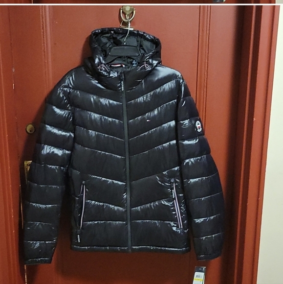 Tommy Hilfiger Men's Shiny Quilted Black Puffer Jacket With Logo SZ M - Picture 2 of 15